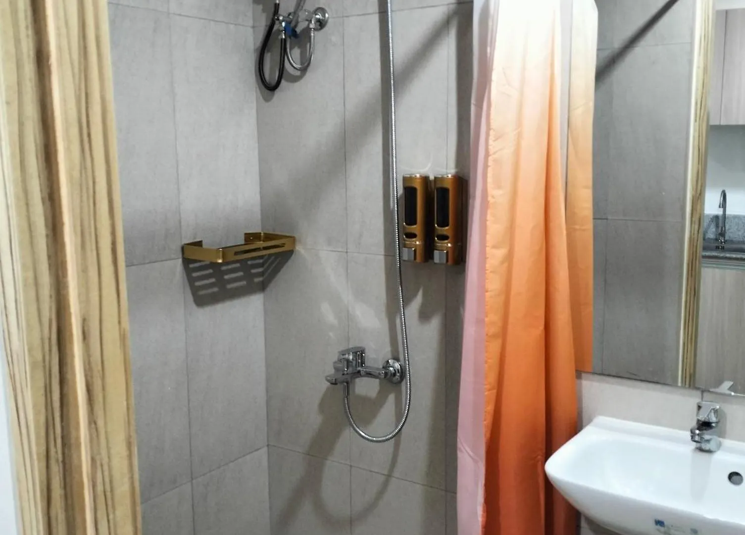 Condo At Heart Of Davao City- Inspiria 0*,